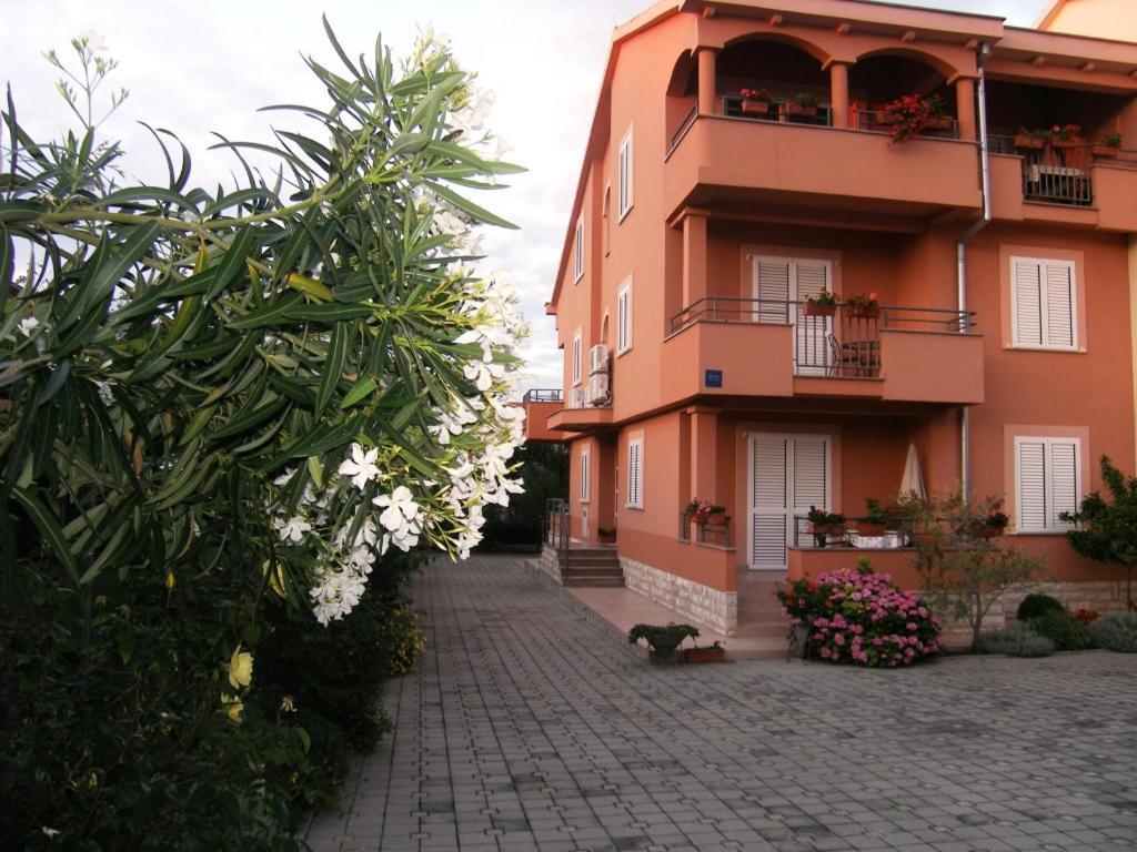 Apartments Juran Sukošan Екстериор снимка