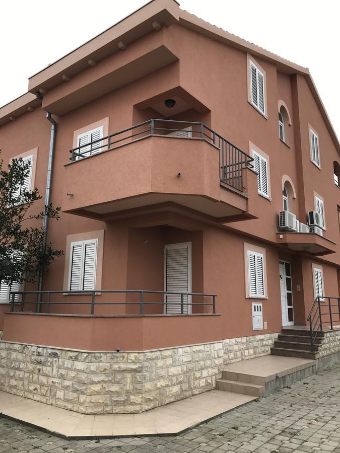 Apartments Juran Sukošan Екстериор снимка