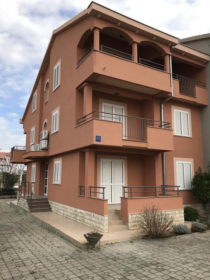 Apartments Juran Sukošan Екстериор снимка