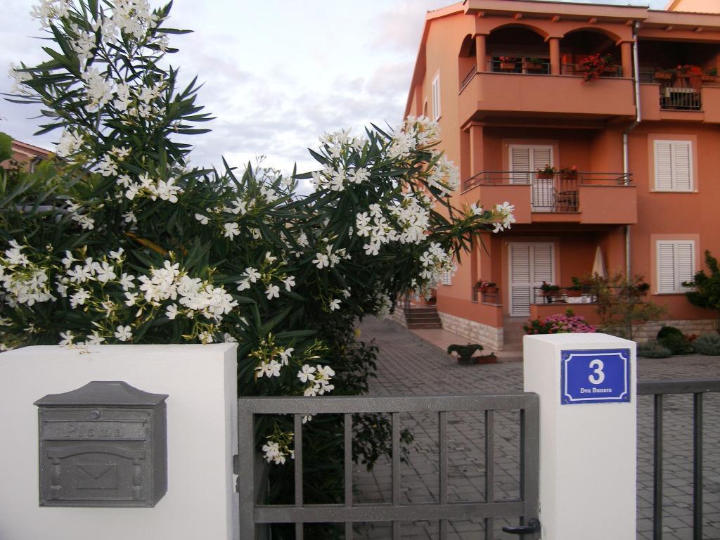 Apartments Juran Sukošan Екстериор снимка