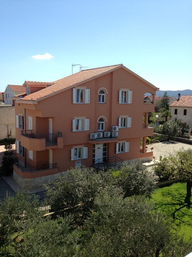 Apartments Juran Sukošan Екстериор снимка